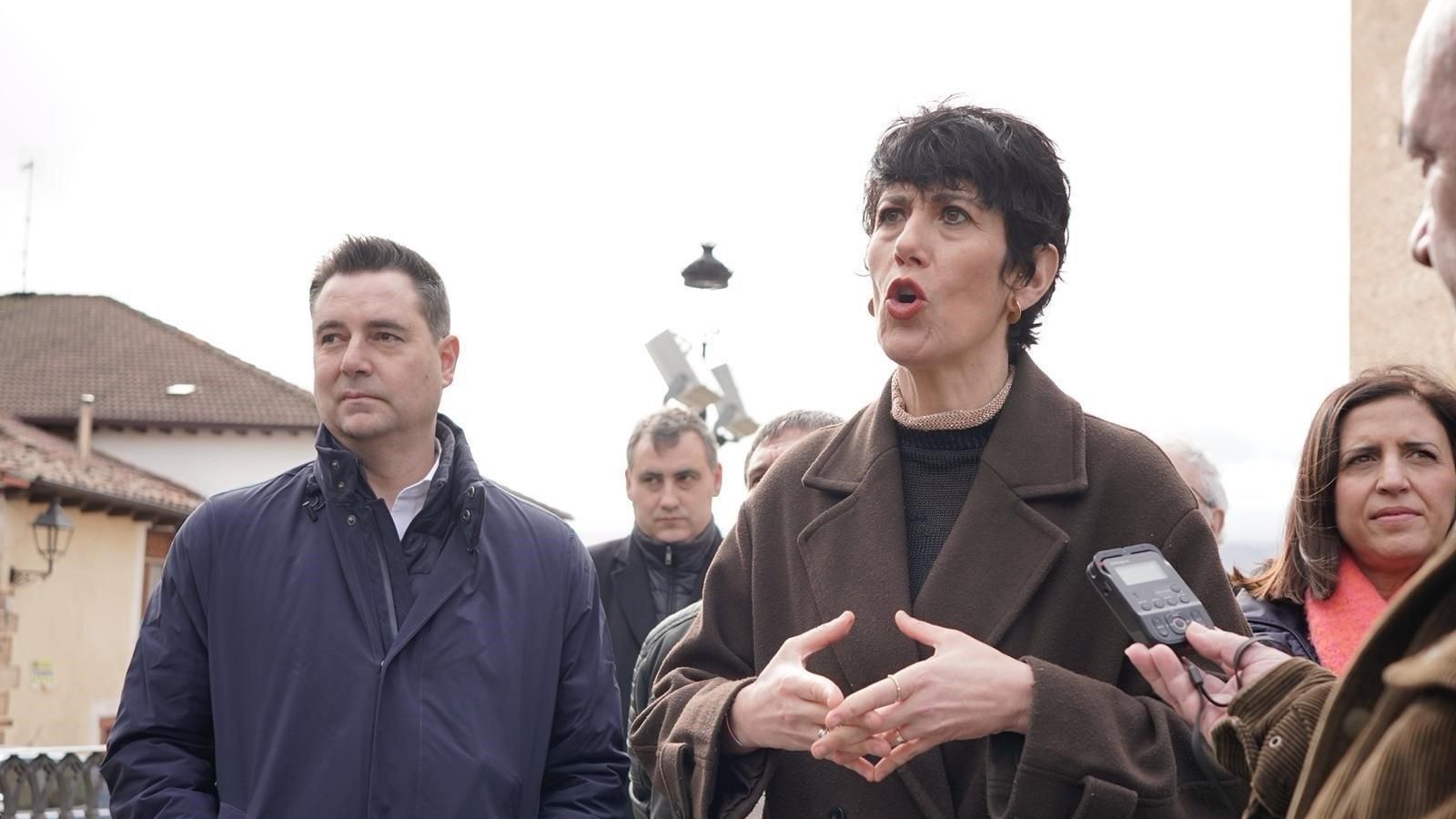 Elma Saiz defiende el compromiso del Gobierno con las pensiones y acusa al PP de “abandono y desidia”