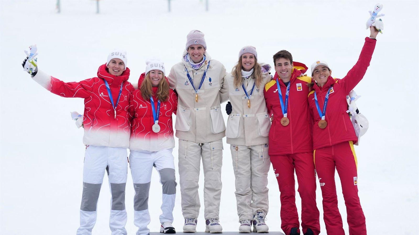 Oriol Cardona celebra el bronce en relevo mixto y ve las tres medallas como “un golpe en la mesa” para el deporte español de nieve