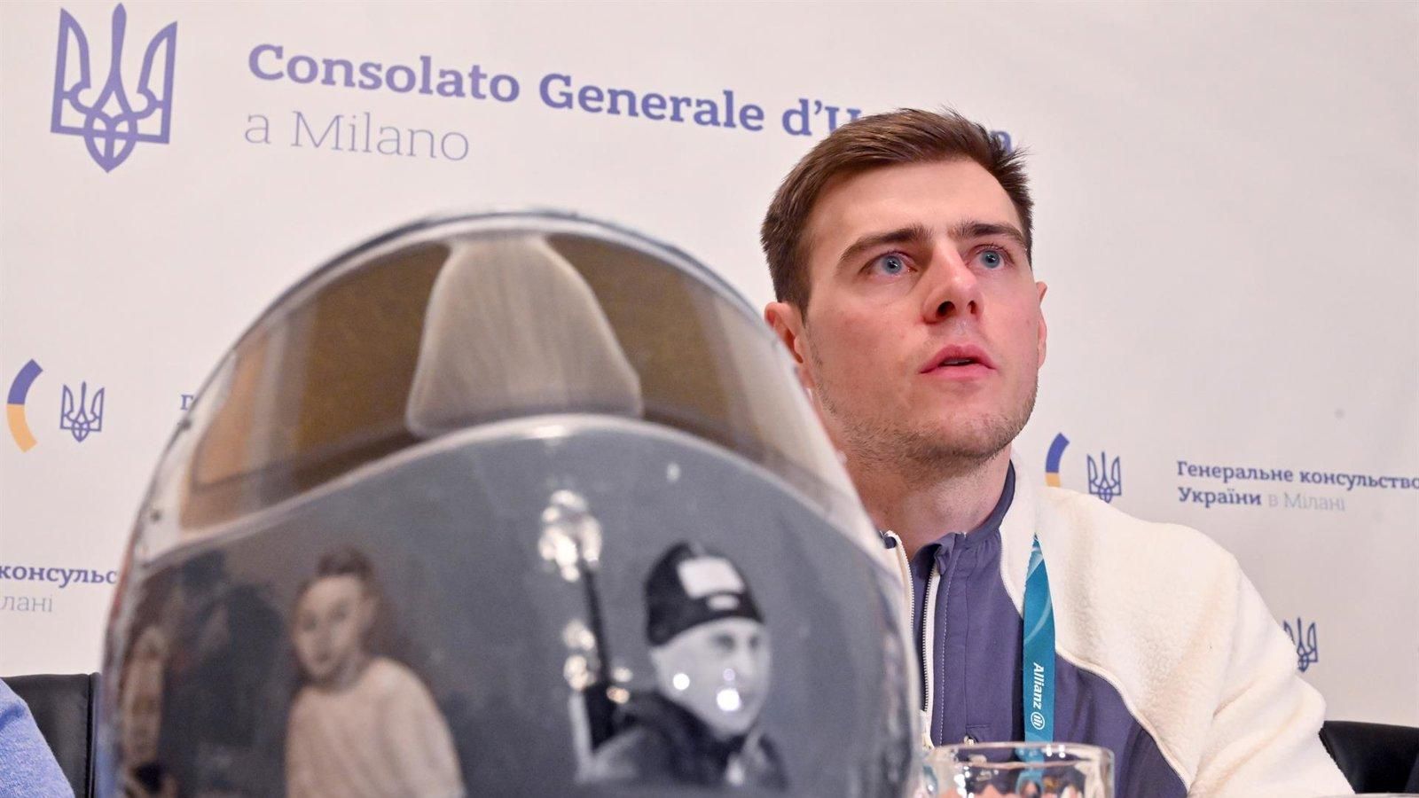Zelenski condecora a Heraskevych tras su exclusión de los Juegos por un casco en memoria de víctimas de la guerra