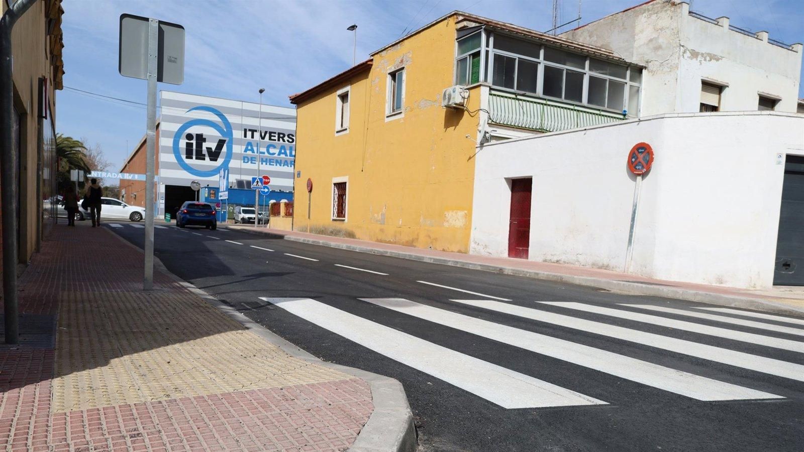 Alcalá de Henares remodela la calle Tuy con aceras ampliadas y nueva pavimentación
