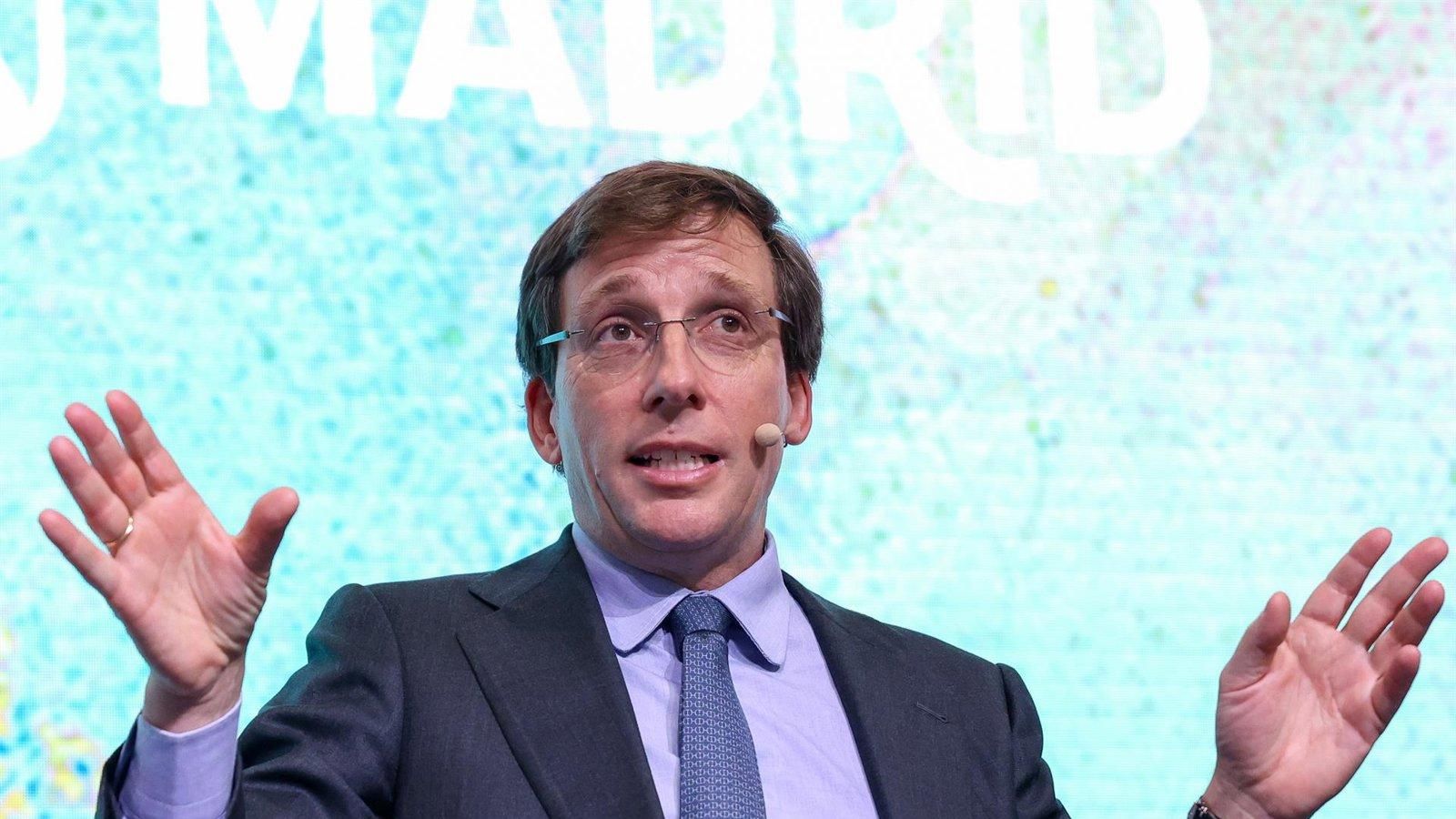 Almeida reprocha a Maestre y Maroto su silencio ante las talas de Adif en Atocha