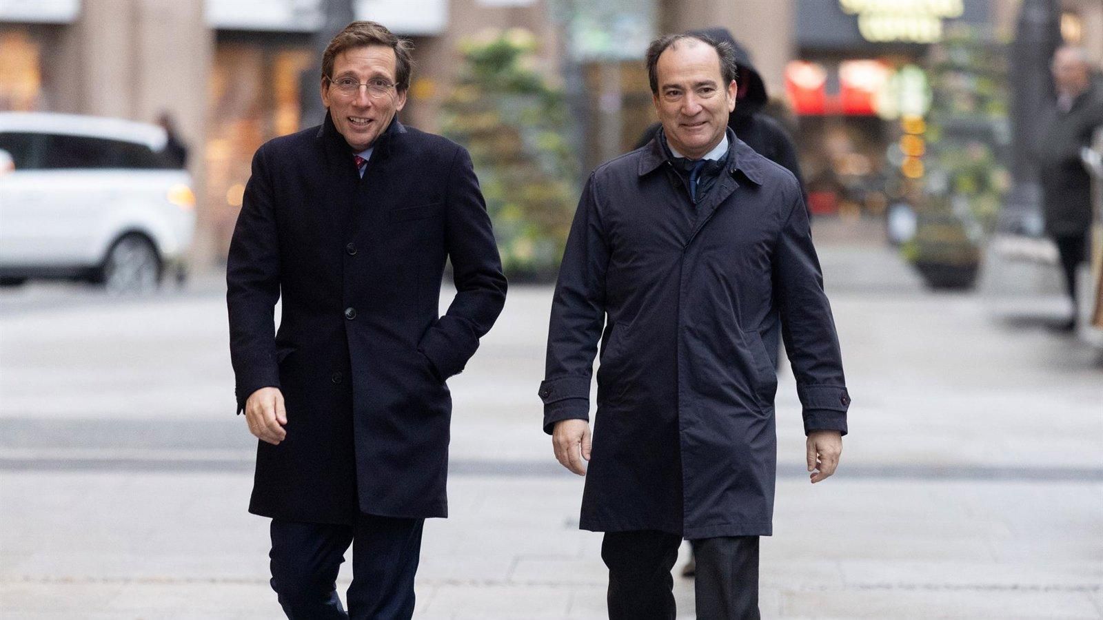 Almeida critica la parálisis de la Operación Campamento frente al avance de las obras en la A-5