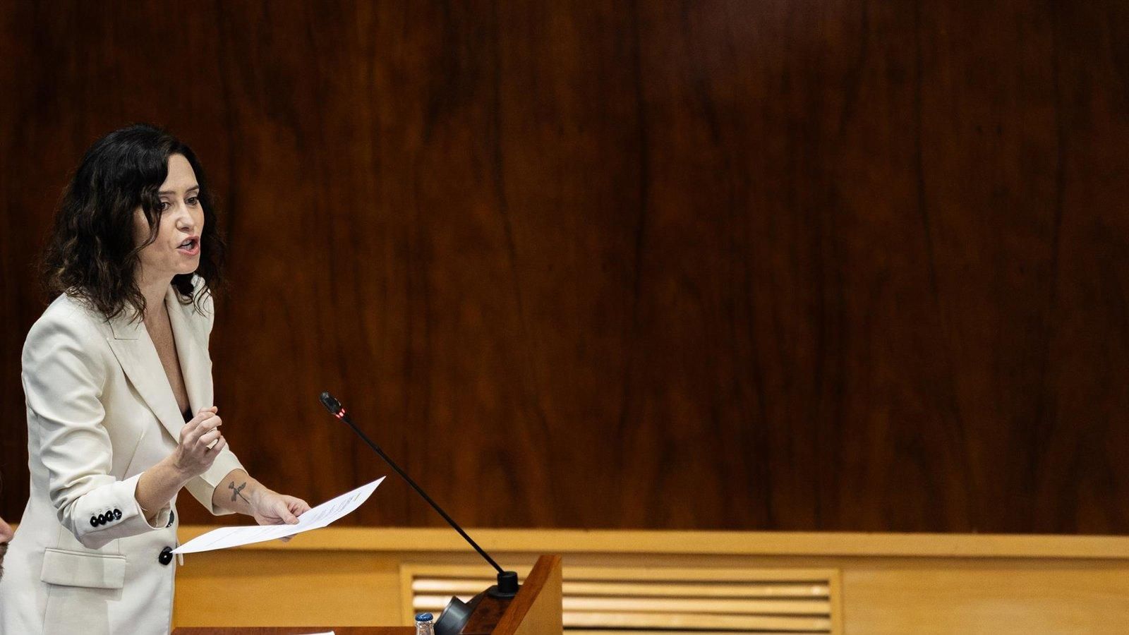 Ayuso acusa a Vox de “demagogia barata” y le reprocha que “favorece al Gobierno” con “mentiras” sobre inmigración