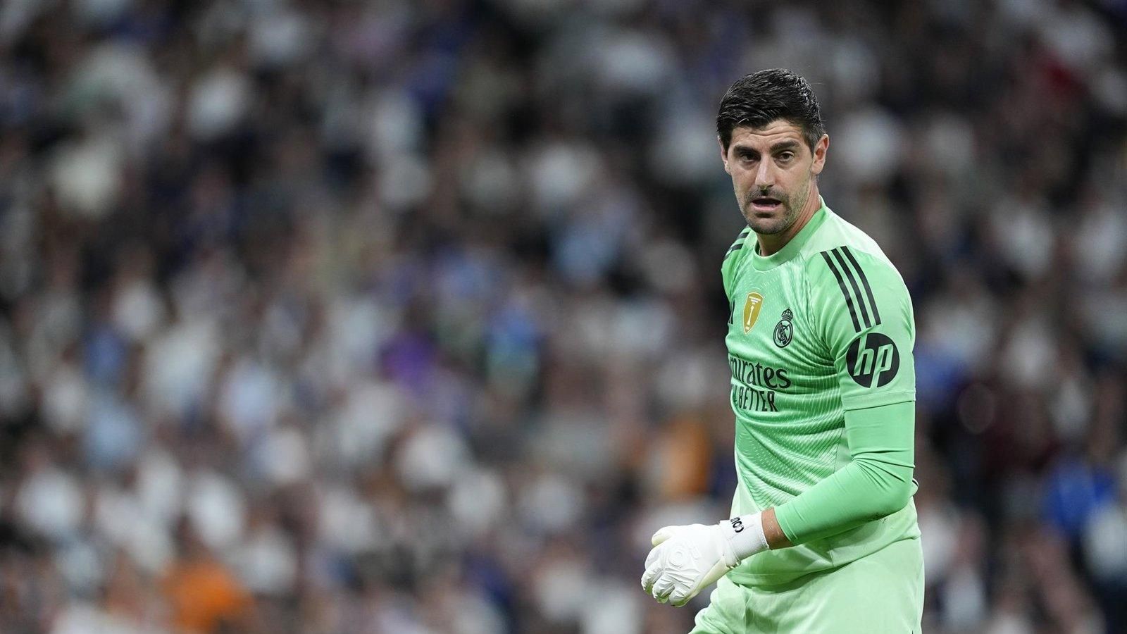 Courtois celebra los goles de Vinícius tras el pase del Real Madrid ante el Benfica