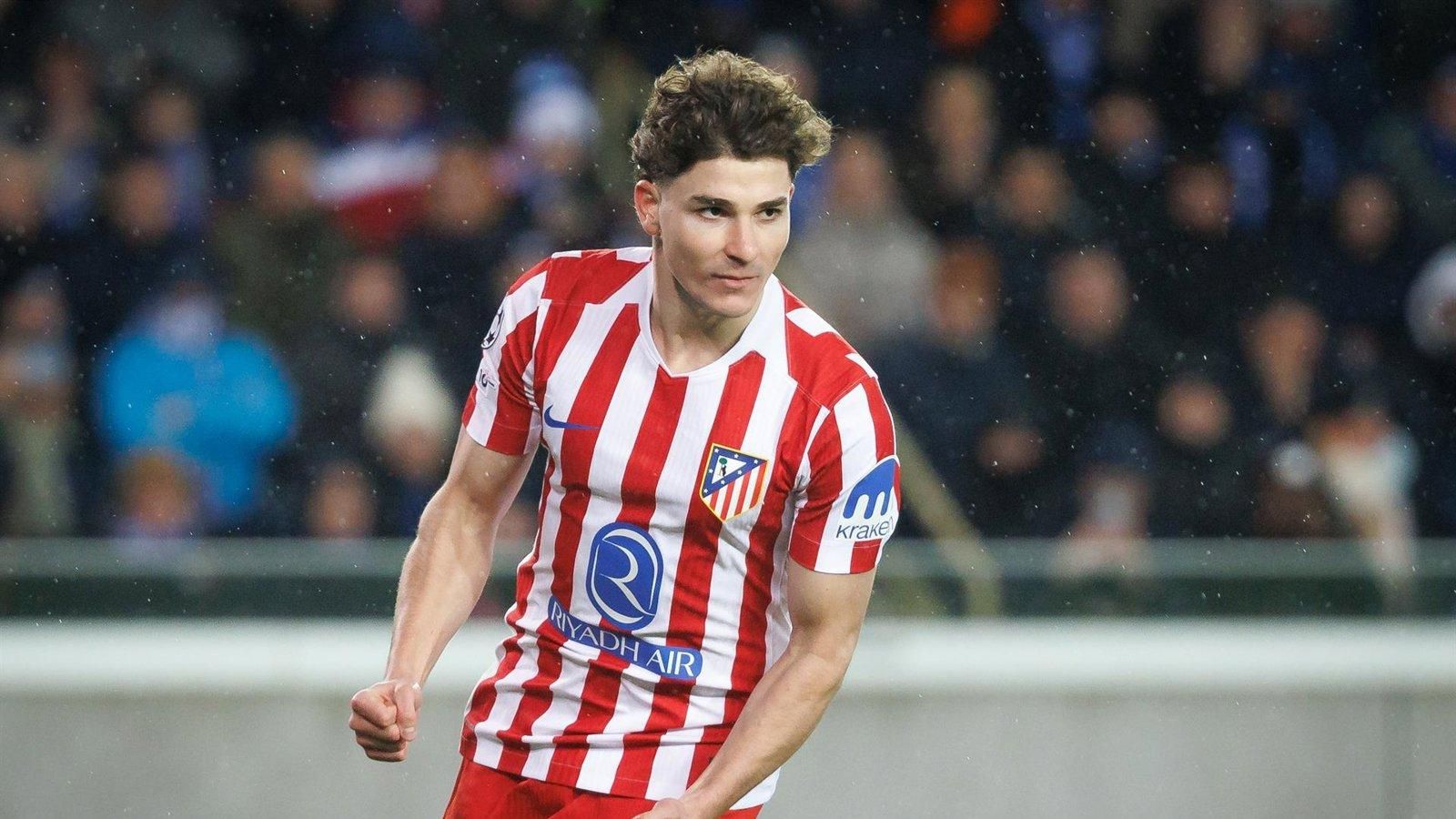 Julián Álvarez rescata al Atlético en el 94 ante un Oviedo hundido