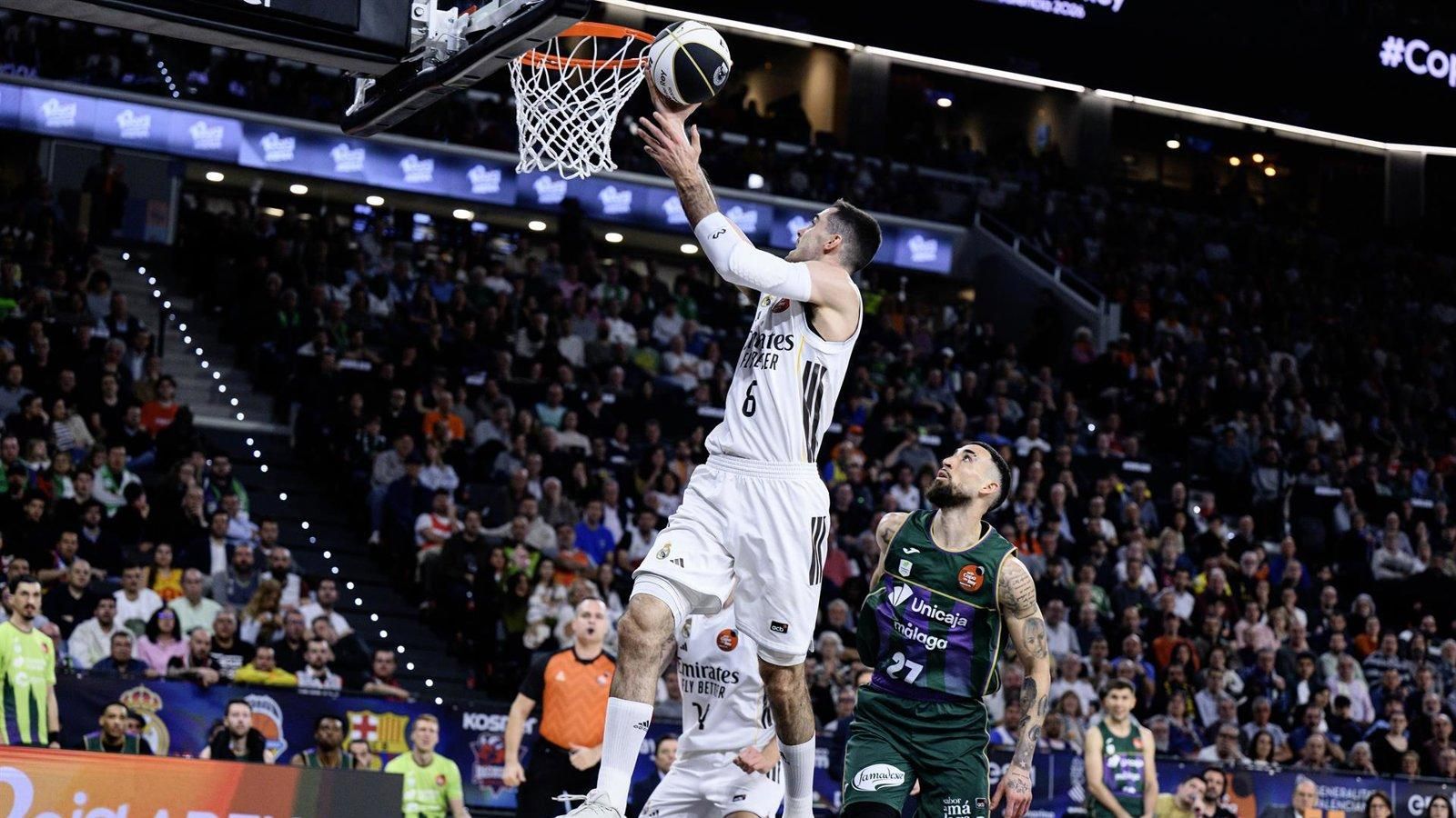 El Real Madrid arrasa al Unicaja en los cuartos de final de la Copa del Rey
