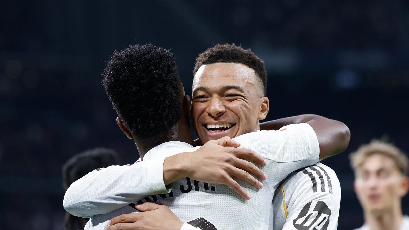 Mbappé decide el derbi ante el Rayo con un penalti en el descuento y mantiene al Real Madrid a un punto del liderato