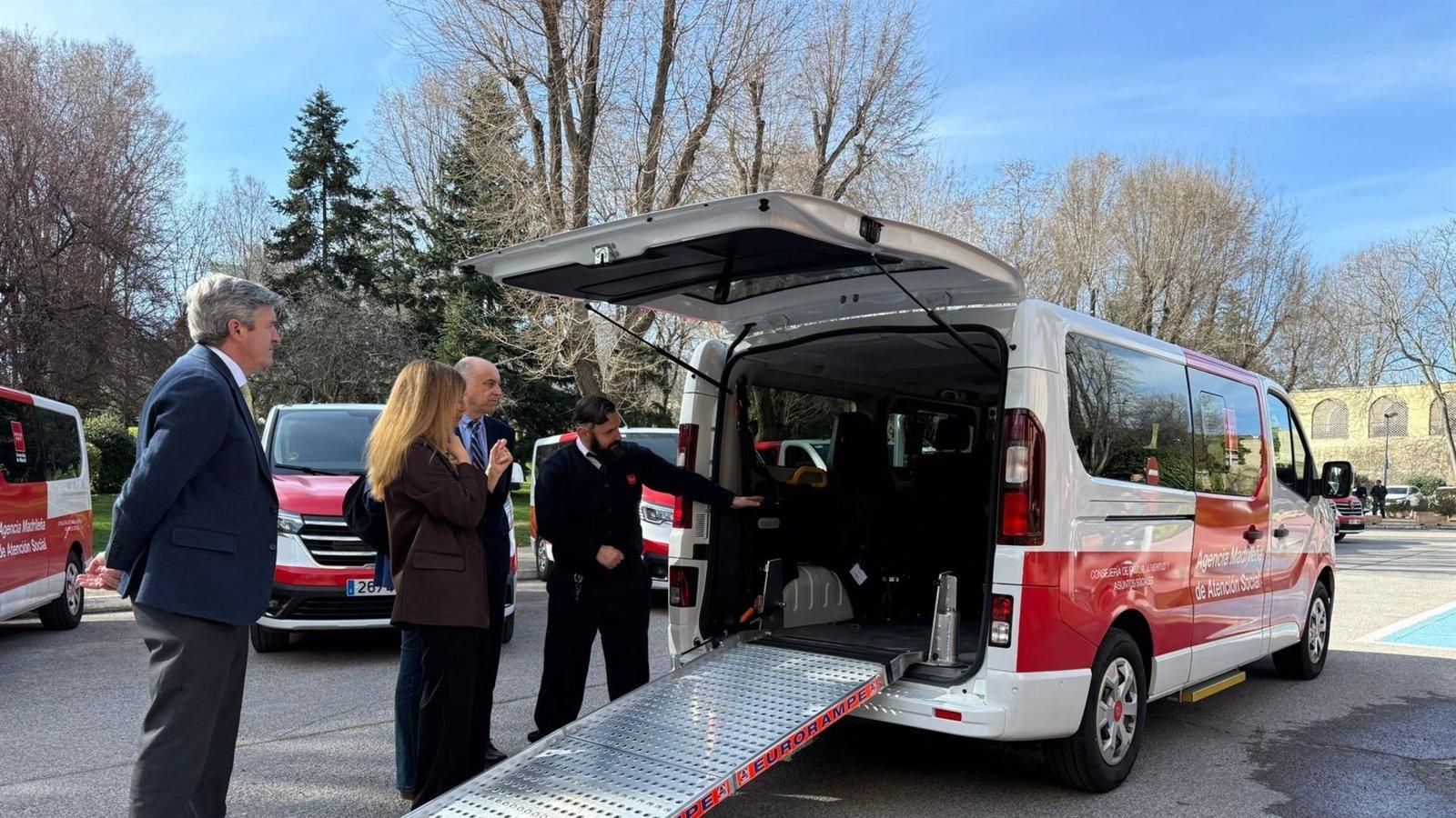 La Comunidad de Madrid incorpora 12 nuevos vehículos adaptados para residencias públicas