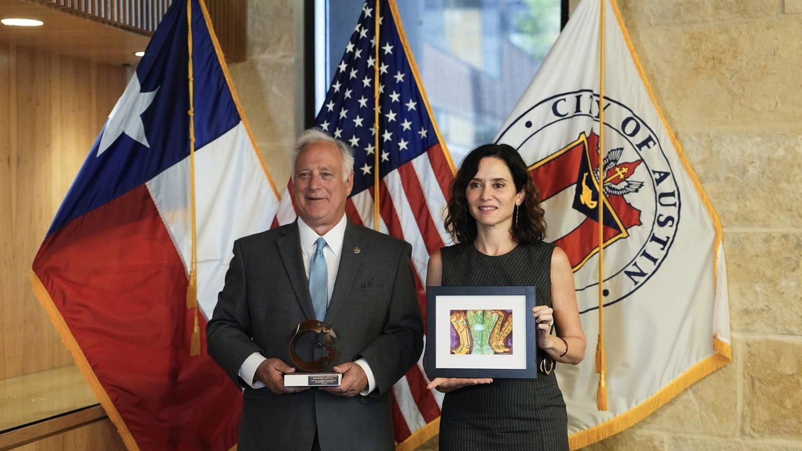 La Comunidad de Madrid defiende la participación de Ayuso en Mar-a-Lago como un reconocimiento a la Hispanidad