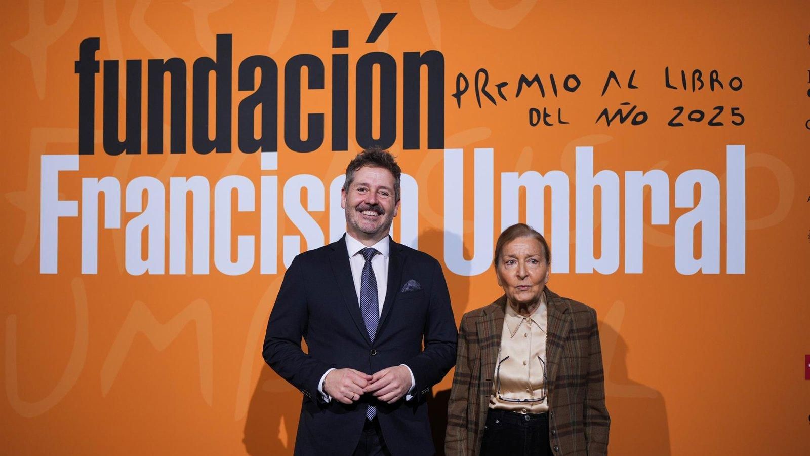La Real Casa de Correos acoge la entrega del XV Premio Francisco Umbral a Marcos Giralt por ‘Los ilusionistas’