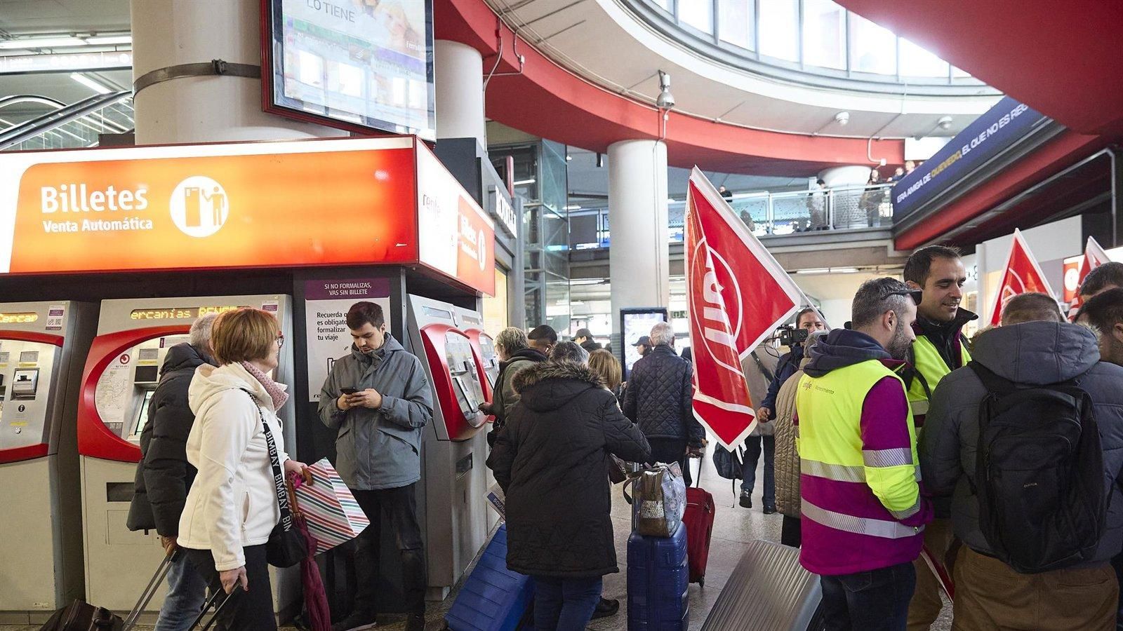 La huelga ferroviaria provoca retrasos generalizados en Cercanías Madrid