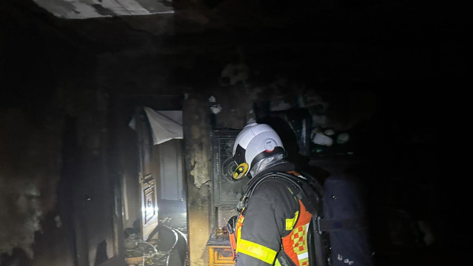 Incendio en Chapinería: tres intoxicados por humo y desalojo preventivo en un edificio