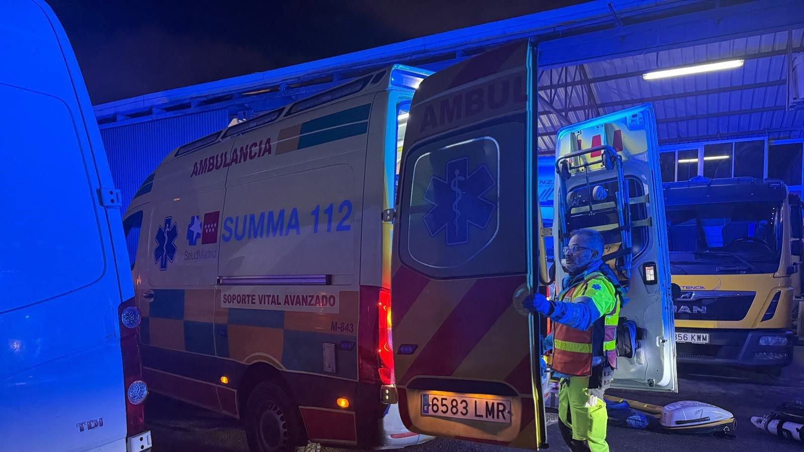 Trabajador en estado crítico tras caerle un coche en un taller de Leganés