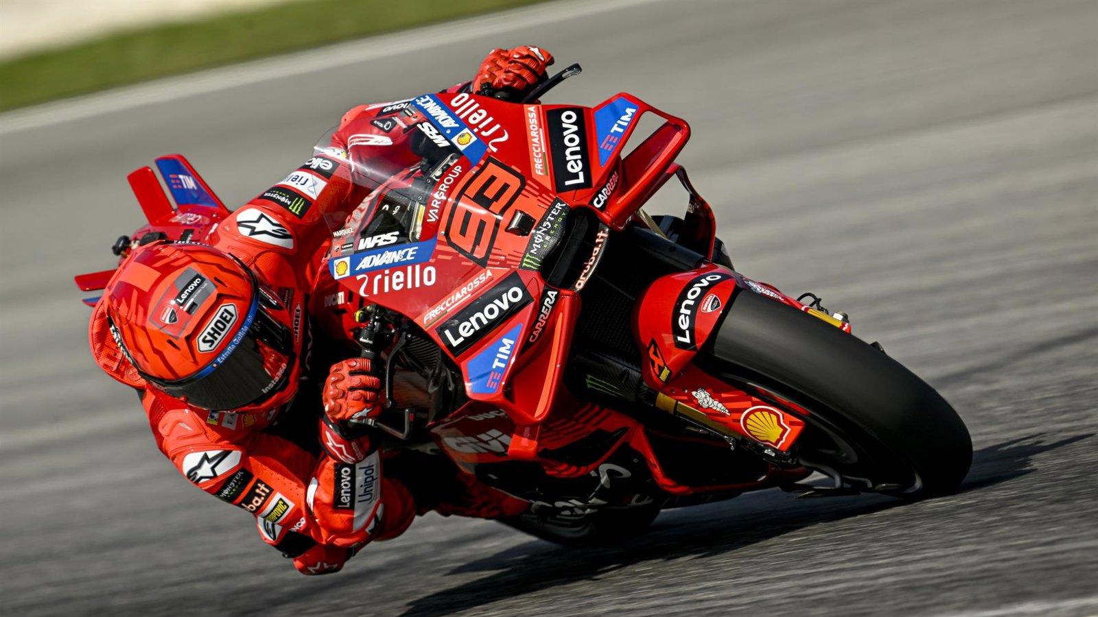Márquez lidera el arranque del test de Sepang