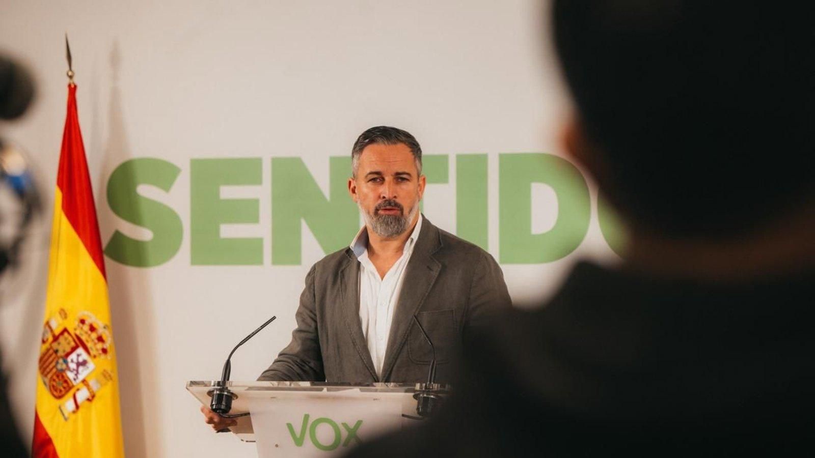 Abascal critica al PP por preferir pactos con el PSOE antes que con Vox
