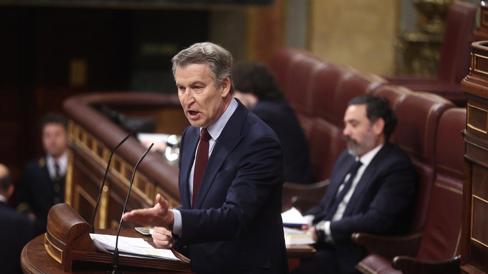 Feijóo acusa a Sánchez de usar la guerra para tapar su “debilidad” y le llama 