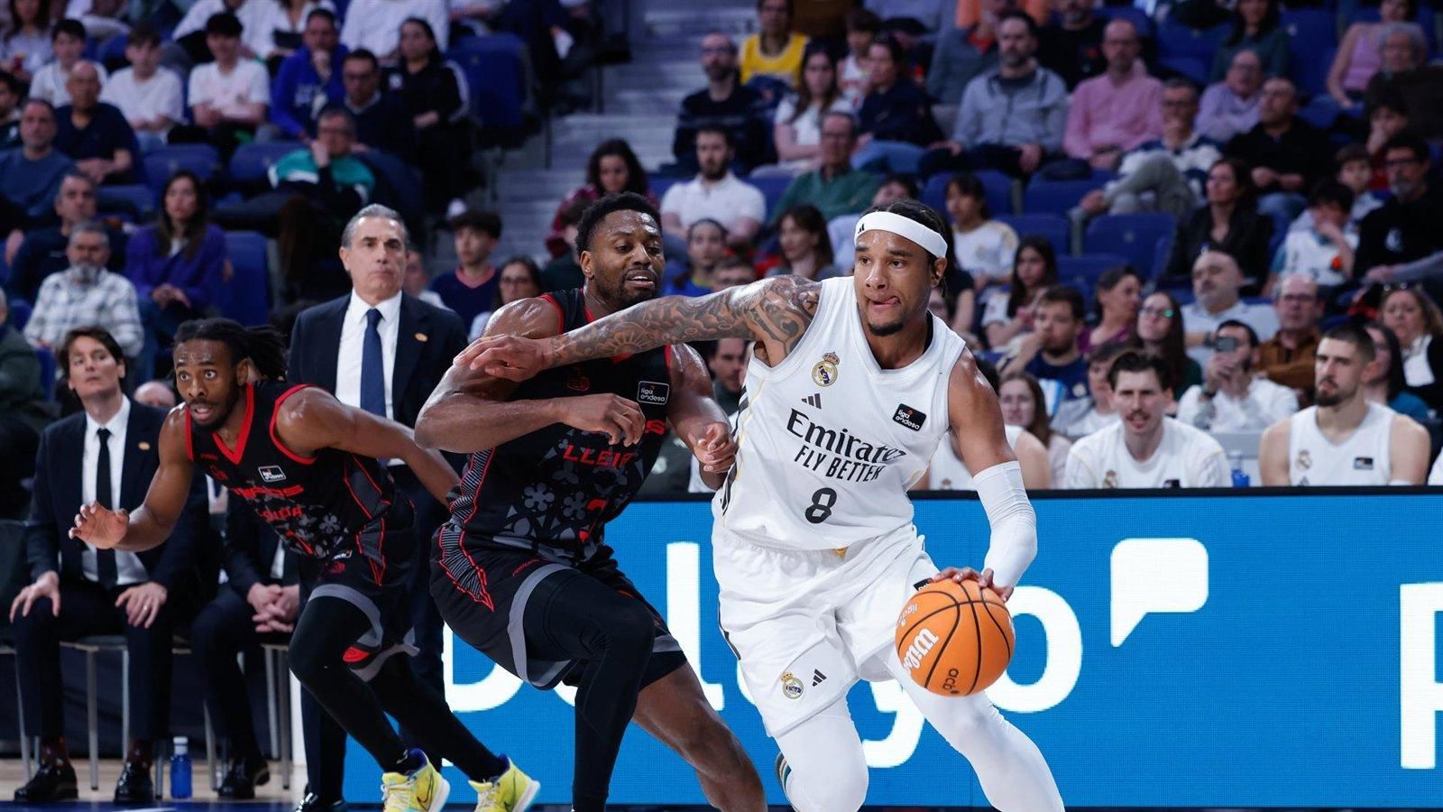 El Real Madrid afianza el liderato tras vencer al Lleida y el Joventut tumba al Barça en el derbi