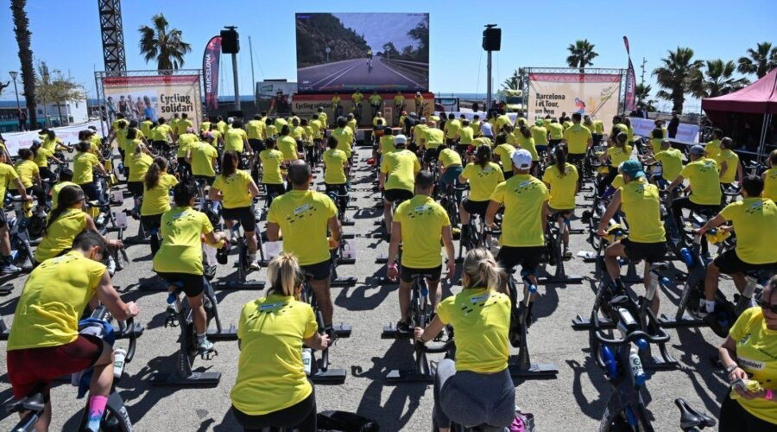 Barcelona reúne a más de 780 personas en un evento solidario de ciclismo por el Tour de Francia 2026