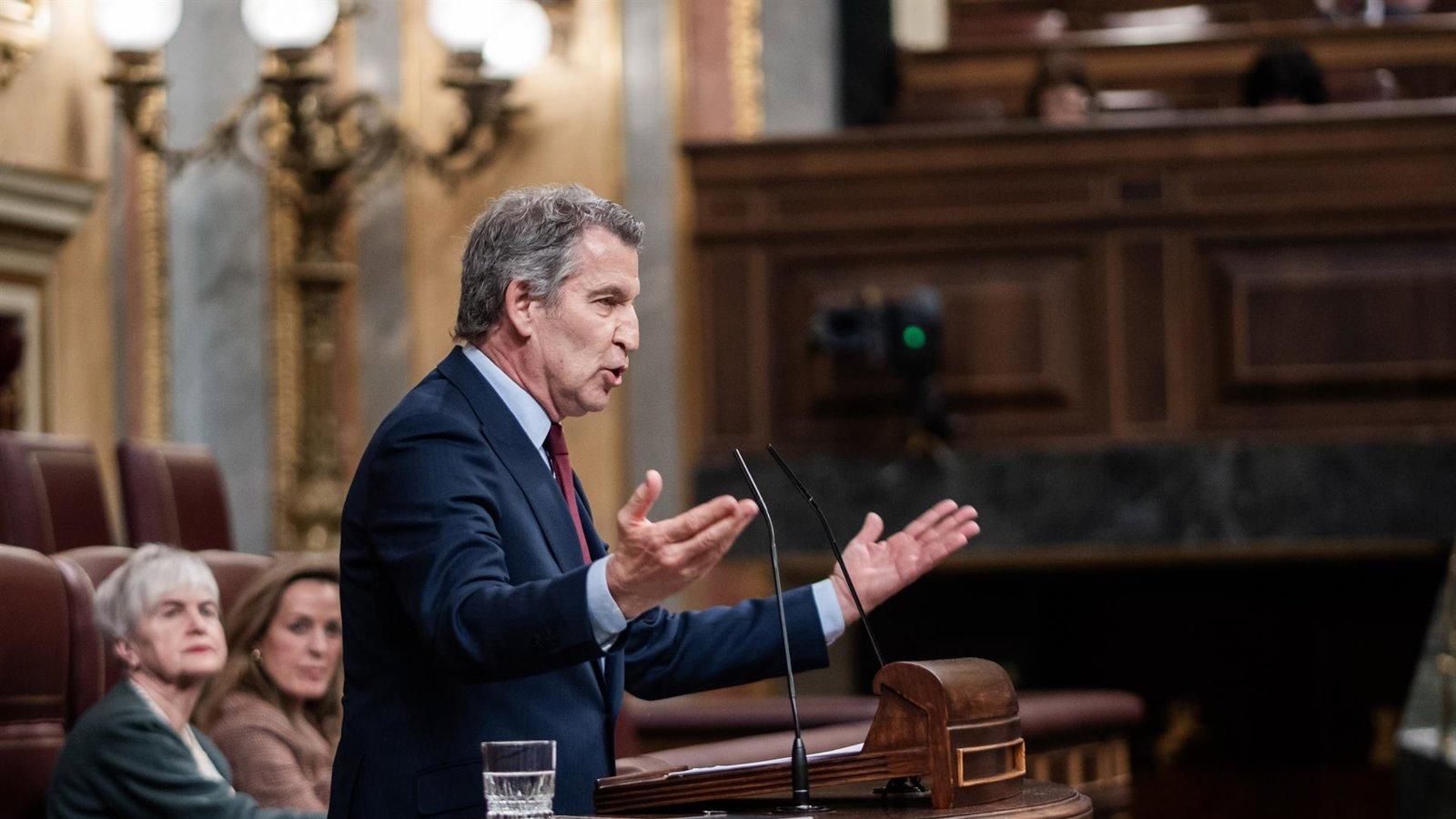 Feijóo denuncia una “pinza” entre PSOE y Vox y pide evitar repetir elecciones en Extremadura y Aragón