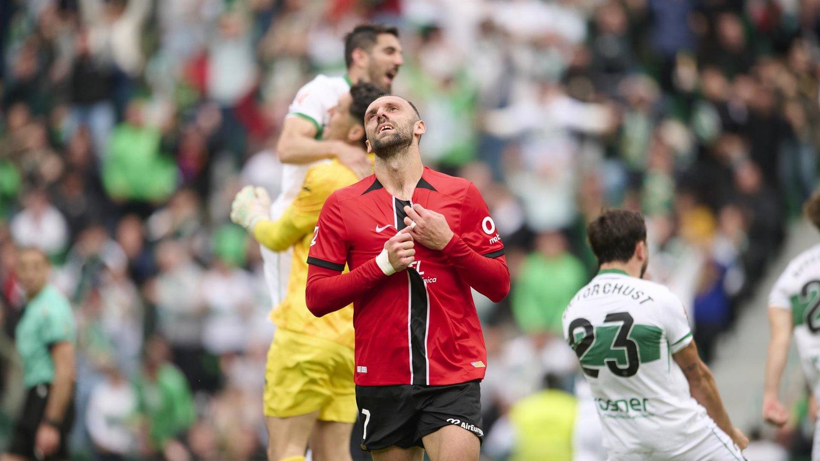 El Elche rompe su mala racha y sale del descenso; el Getafe agrava la crisis del Espanyol