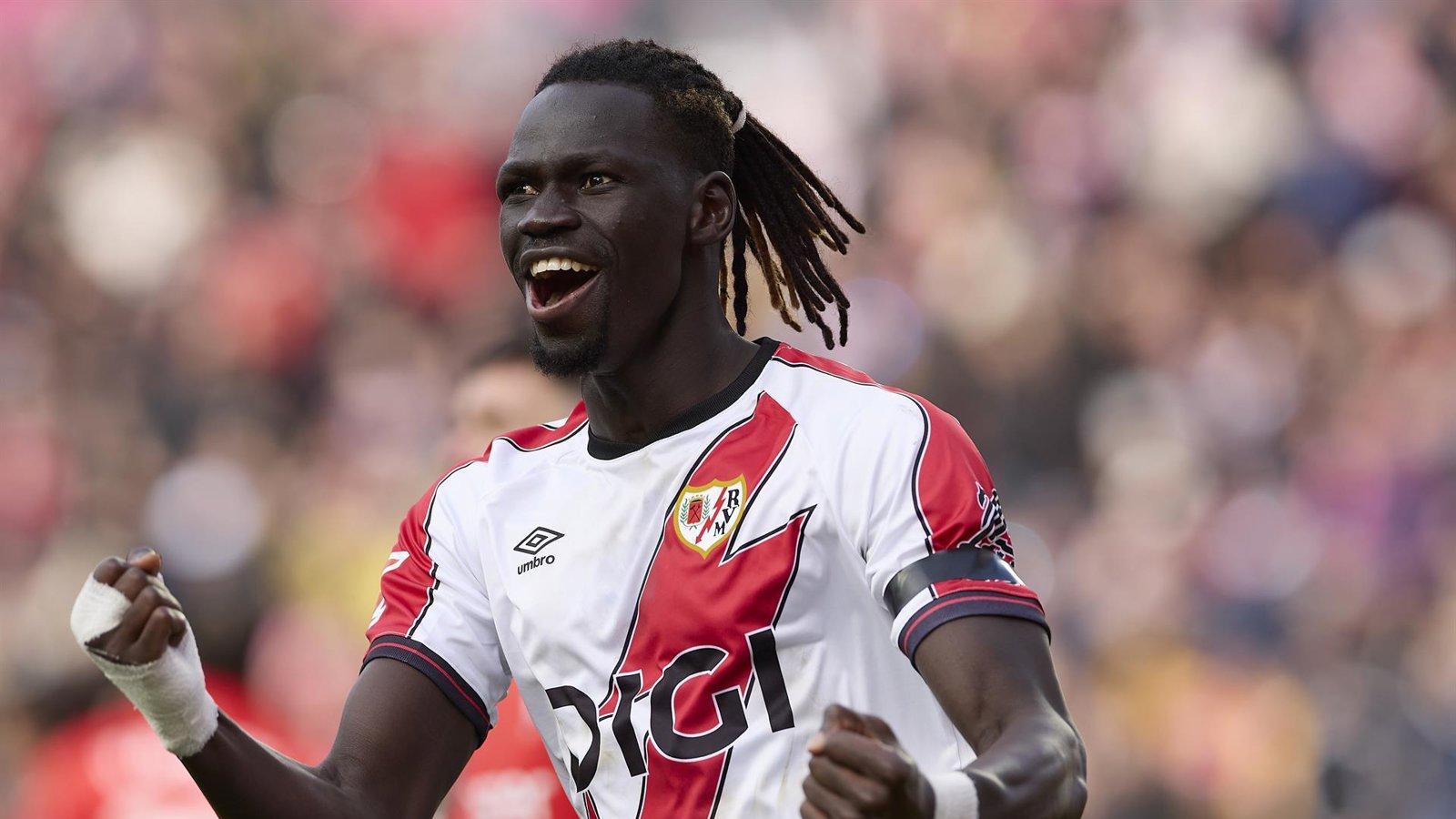 El Rayo Vallecano empata ante el Levante con un gol de Pathé Ciss en el descuento