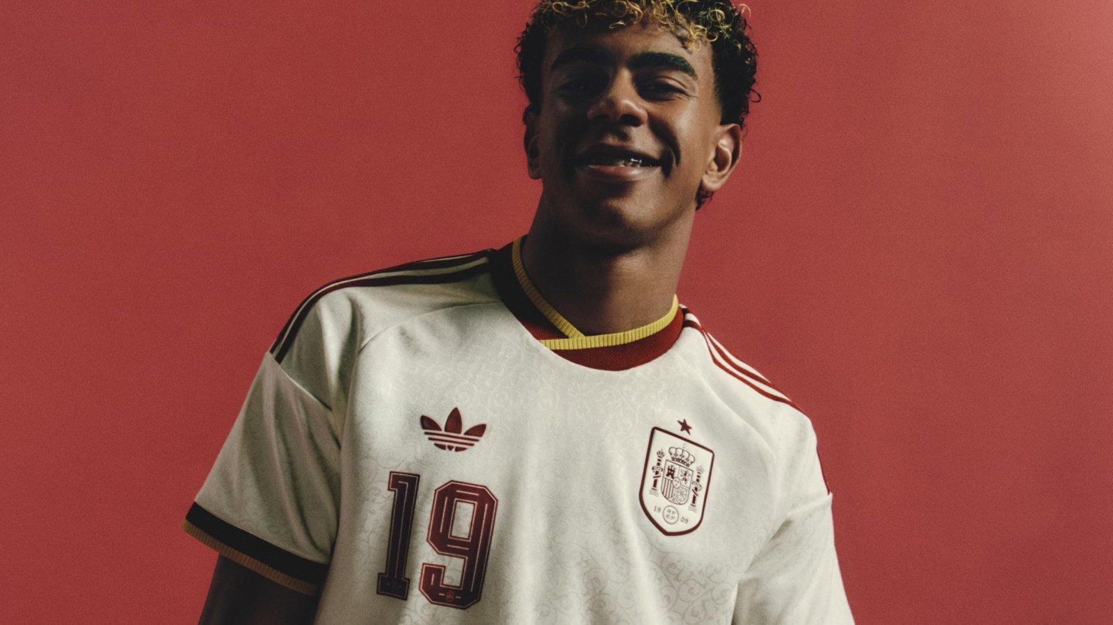 España presenta su segunda equipación para el Mundial