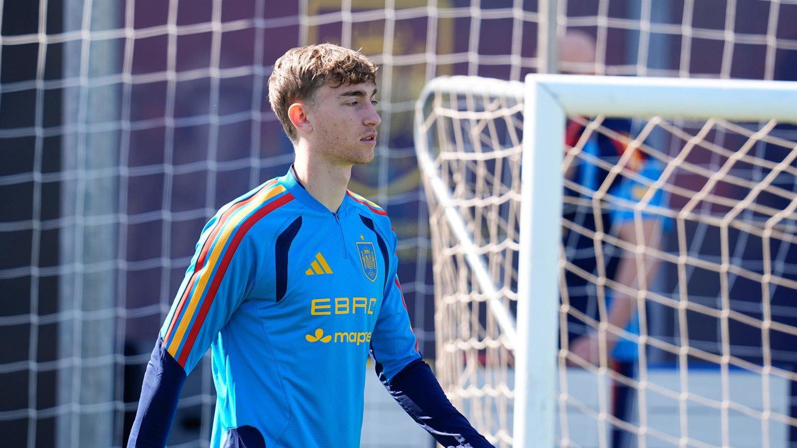 Huijsen está "orgulloso" de representar a España y reitera que la acción de Valverde era amarilla