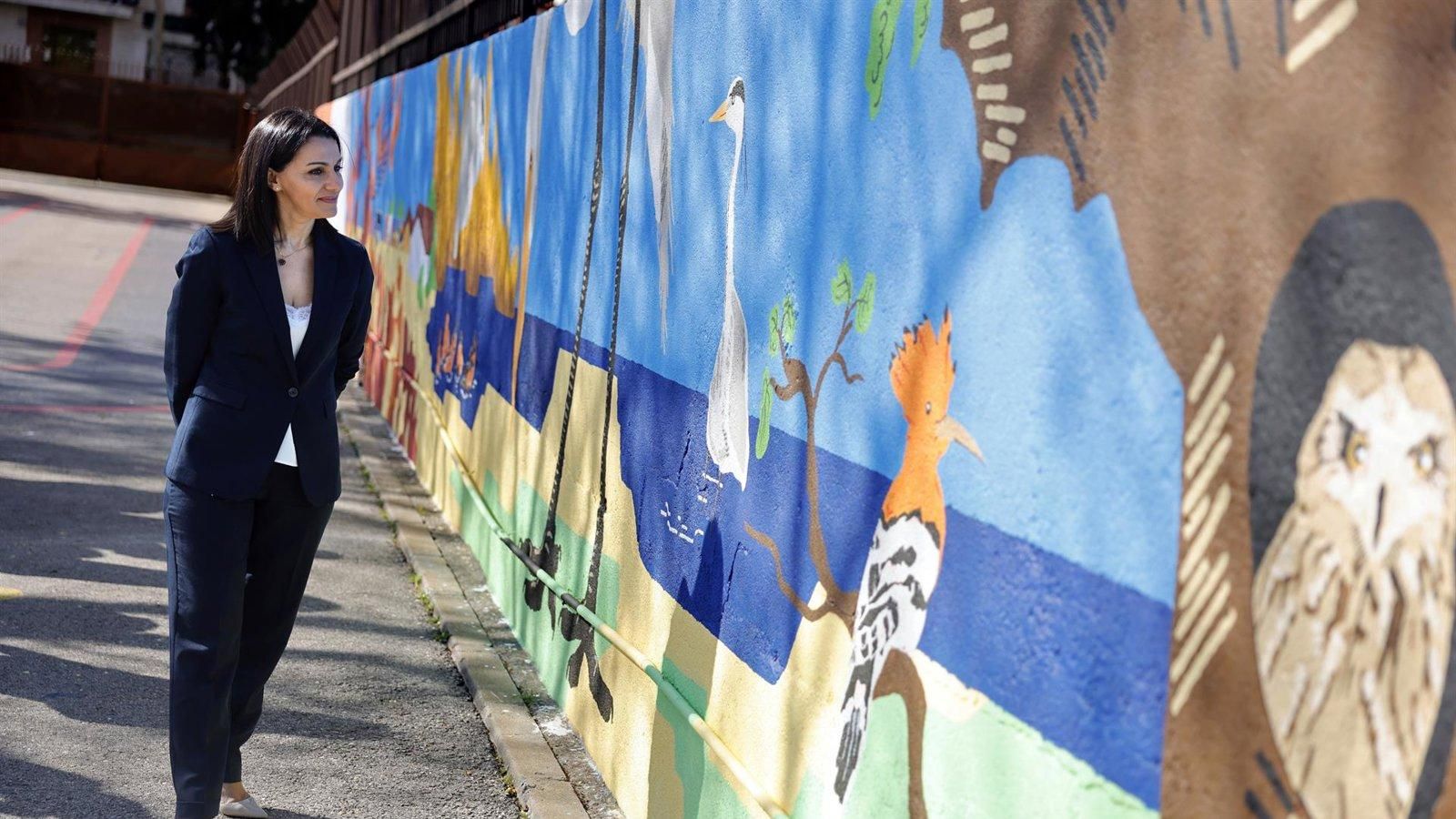 Un colegio de Educación Especial de Madrid inaugura un mural pintado por alumnos de Arte