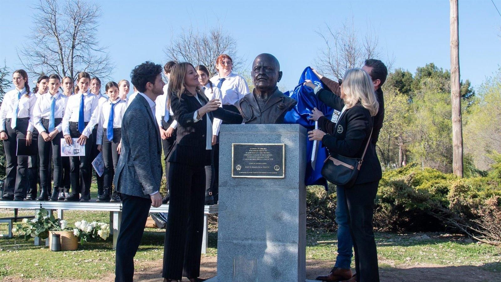 Alcalá de Henares homenajea al doctor Mata