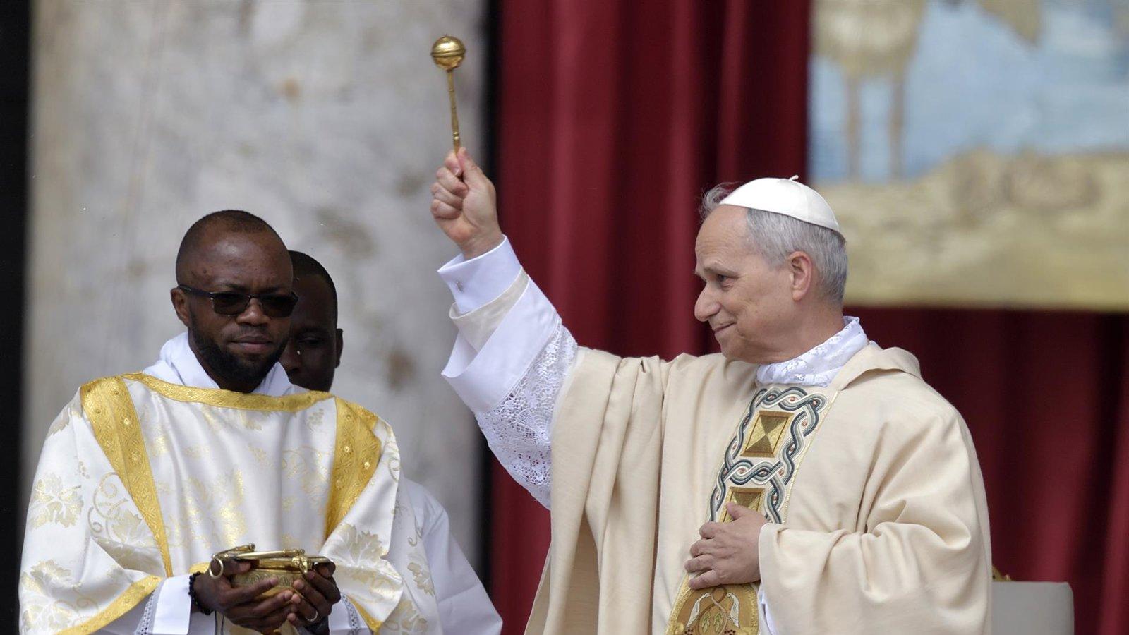 Almeida trasladará al Vaticano el compromiso total del Ayuntamiento con la visita del Papa León XIV a Madrid