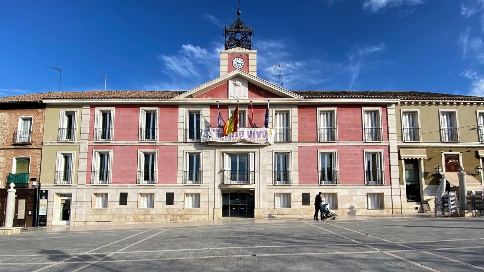 El concejal del PSOE que lanzó café al portavoz de Vox en Aranjuez entregará su acta