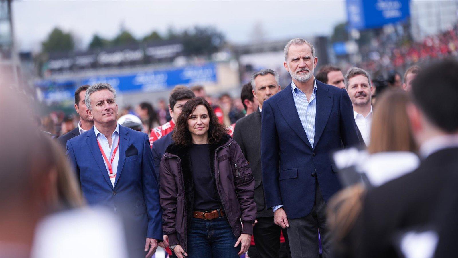 Felipe VI y Ayuso presiden en el Jarama la primera carrera de Fórmula E en España
