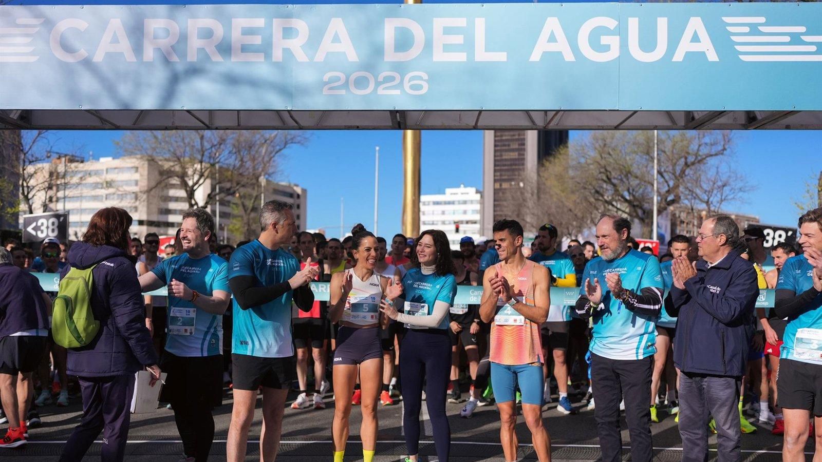 Ayuso participa en la Carrera del Agua de Madrid, que reúne a 6.000 corredores en su 43ª edición