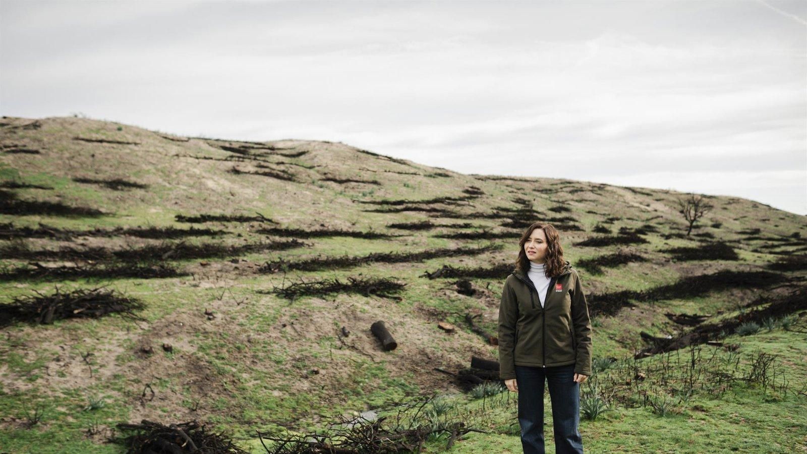 Ayuso alerta de que la regularización de migrantes puede alterar hasta diez escaños en Madrid