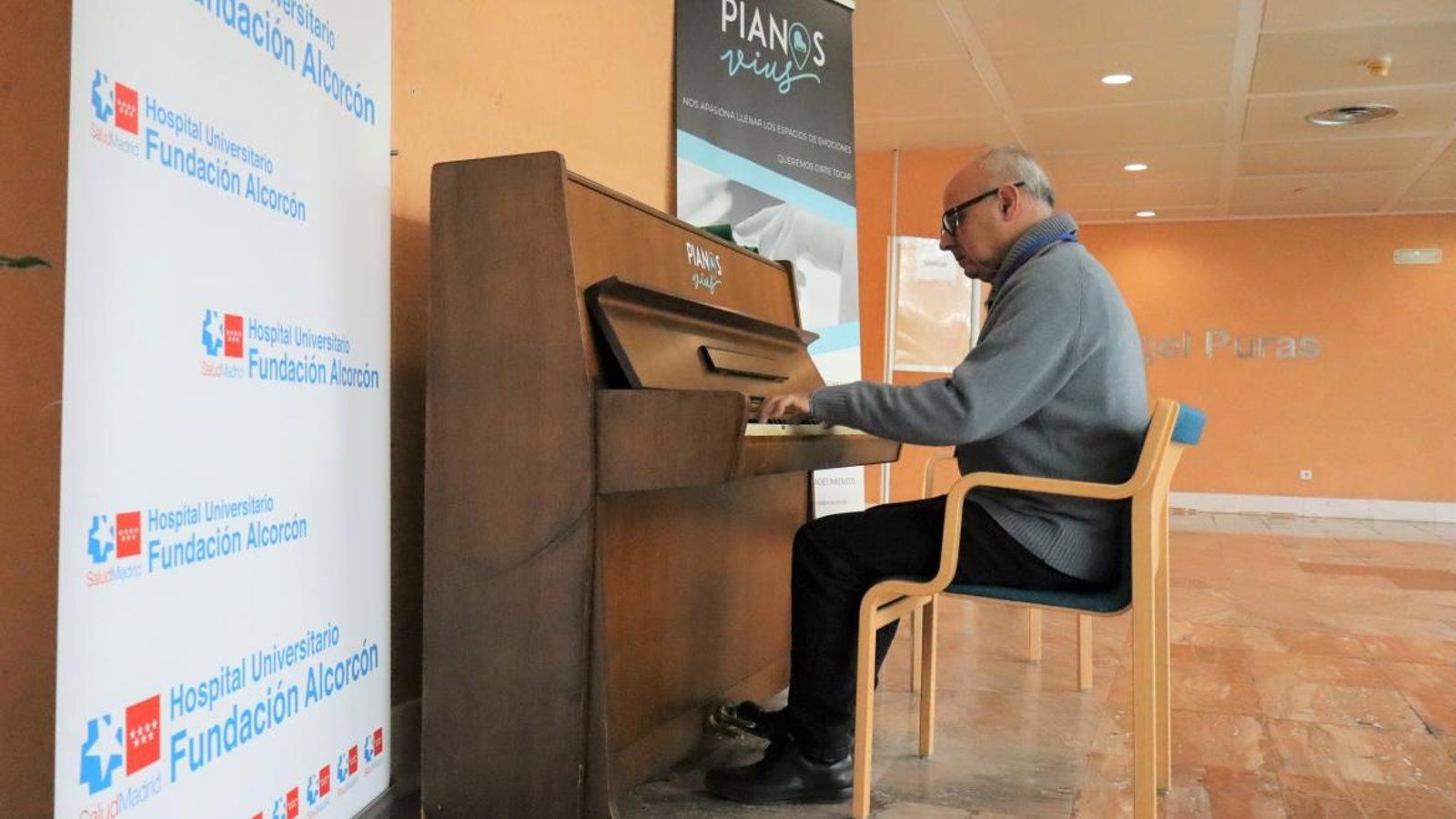 El Hospital Fundación Alcorcón instala un piano para humanizar la estancia de pacientes y familiares