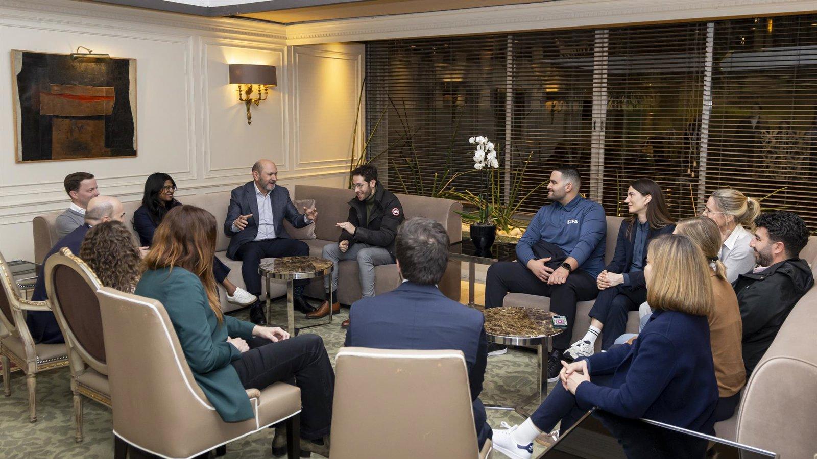 La RFEF recibe en Madrid a la delegación de FIFA que visita las sedes del Mundial 2030