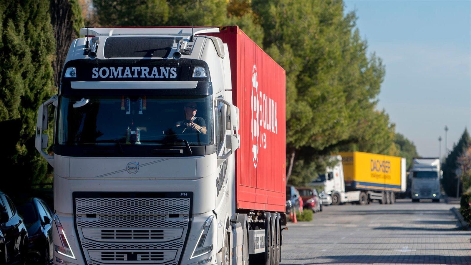 El transporte de mercancías en Madrid alerta de pérdidas millonarias por el encarecimiento del combustible