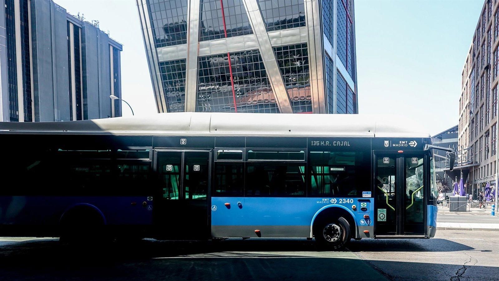 La EMT activa un autobús gratuito entre Plaza de Castilla y Nuevos Ministerios por el corte de la Línea 10