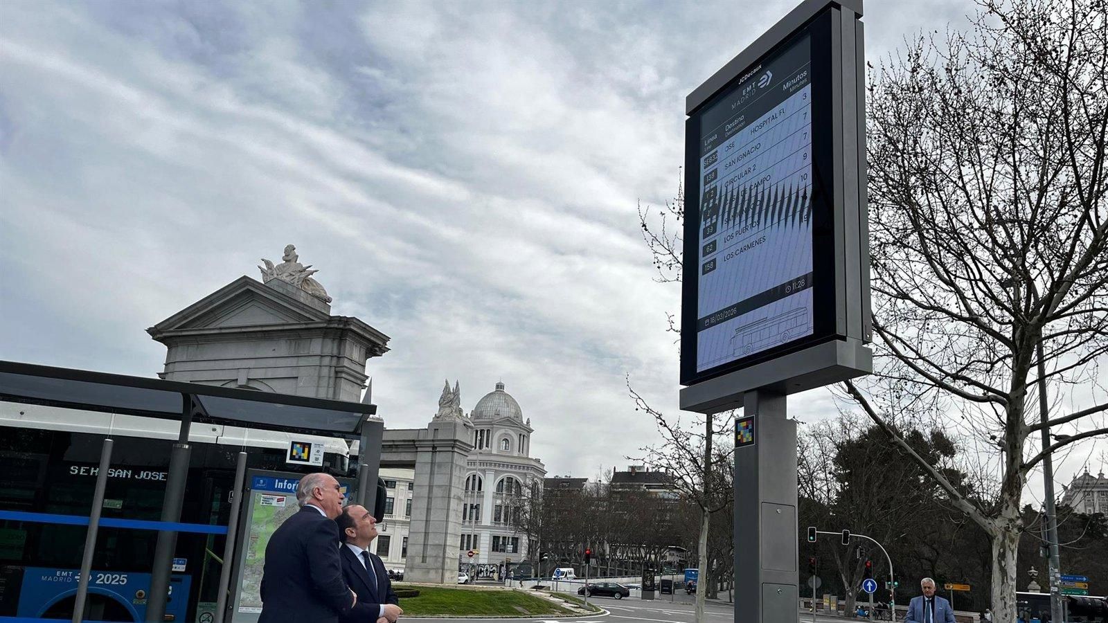 Nuevos paneles de gran formato de la EMT en nueve puntos emblemáticos de Madrid para mejorar la información al usuario