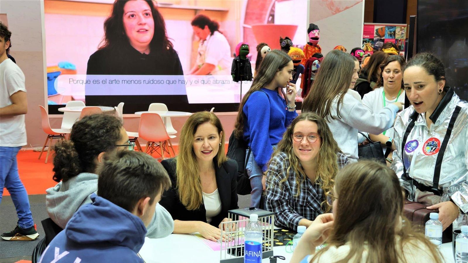 La Comunidad de Madrid presenta en Aula sus programas y actividades para jóvenes