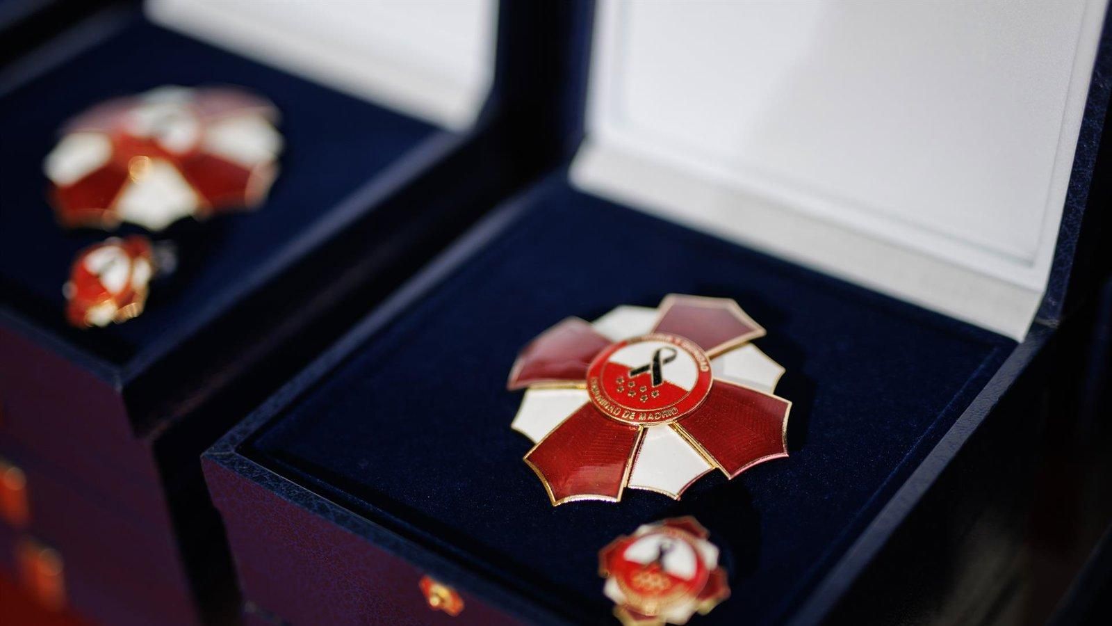 Madrid entregará unas 2.000 medallas y grandes cruces a víctimas del terrorismo