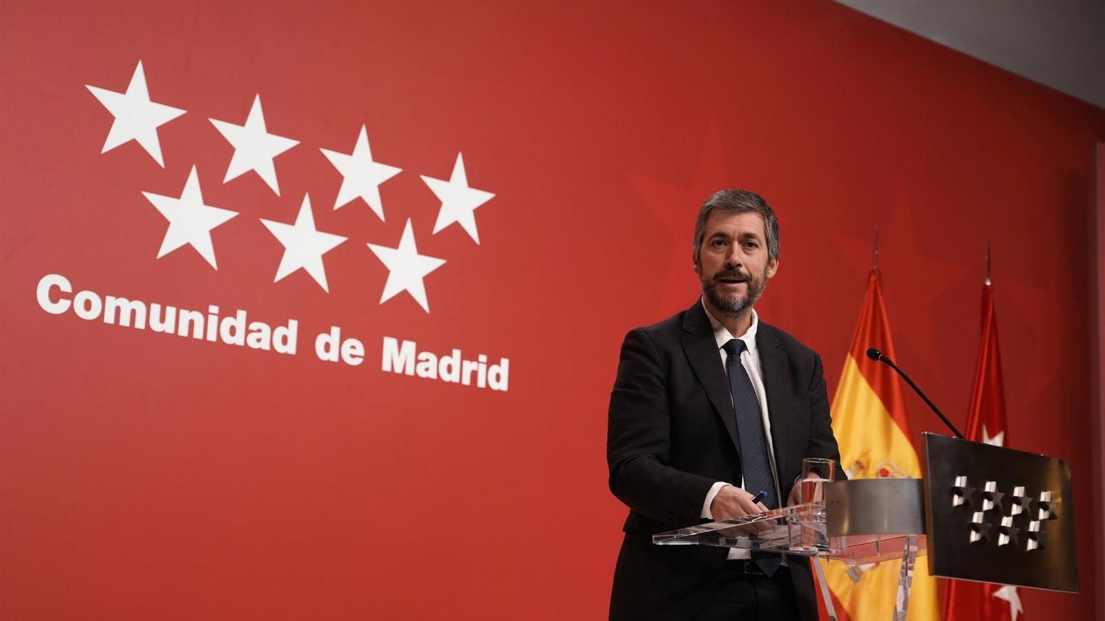 La Comunidad de Madrid reparará los daños por lluvias en dos institutos de Móstoles tras denunciarse goteras y moho