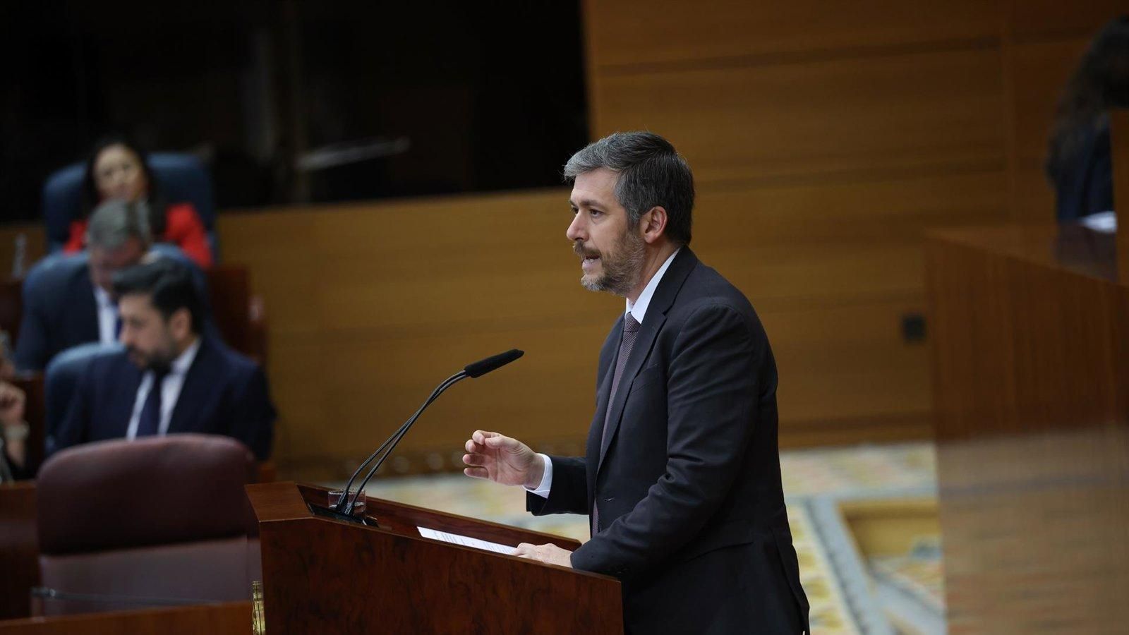 La Comunidad de Madrid acusa a Mónica García de mentir sobre el registro de objetores del aborto tras la decisión del TSJM