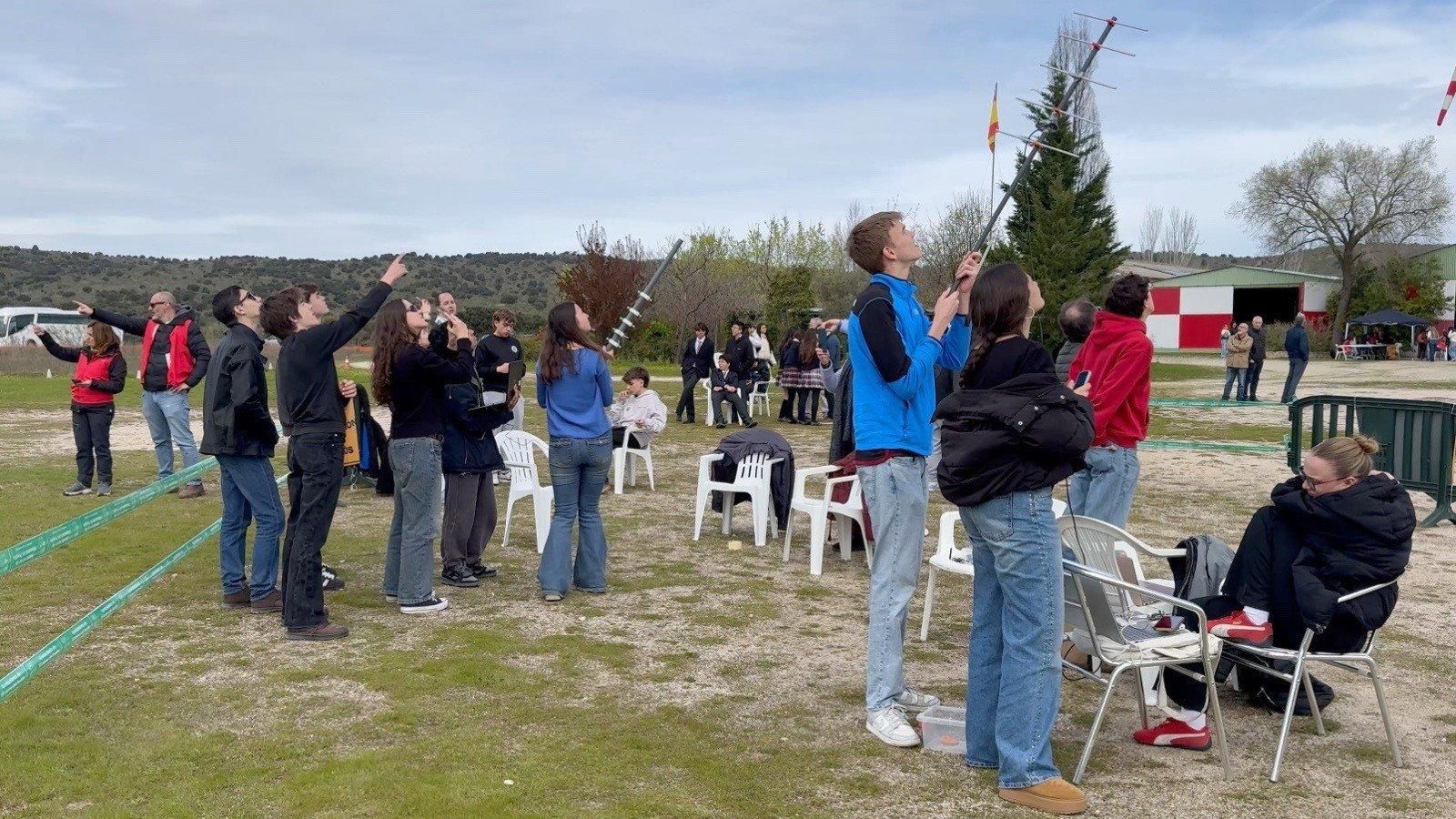 Estudiantes madrileños lanzan minisatélites en CanSat, el proyecto de la Agencia Espacial Europea