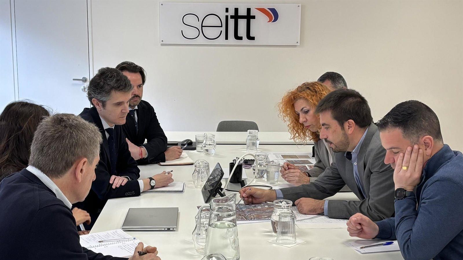 Mejorada y Velilla piden al Ministerio soluciones a los atascos en la M-208 hacia la R-3