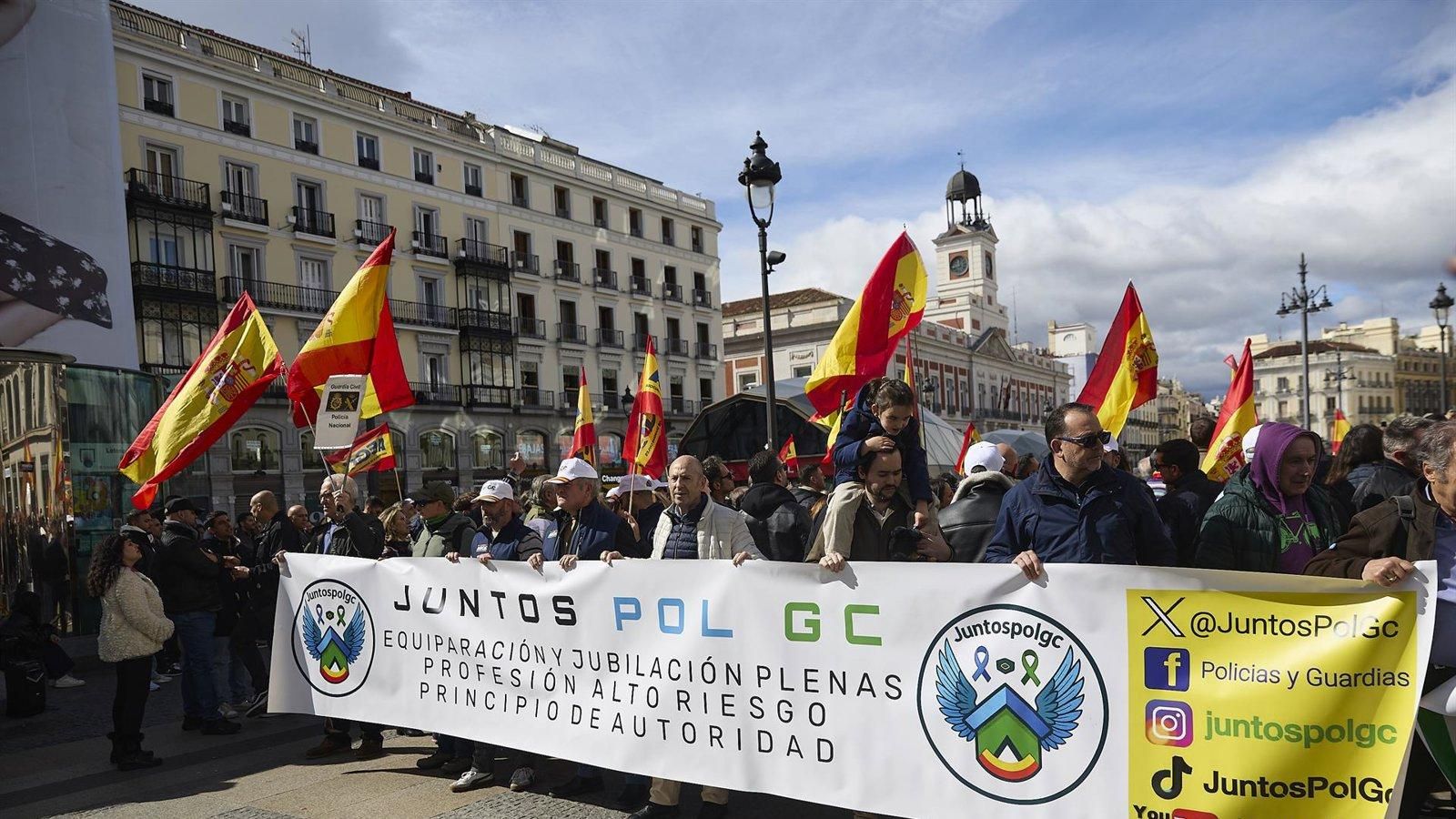 Policías y guardias civiles se manifiestan en Madrid para exigir equiparación salarial y ser profesión de riesgo