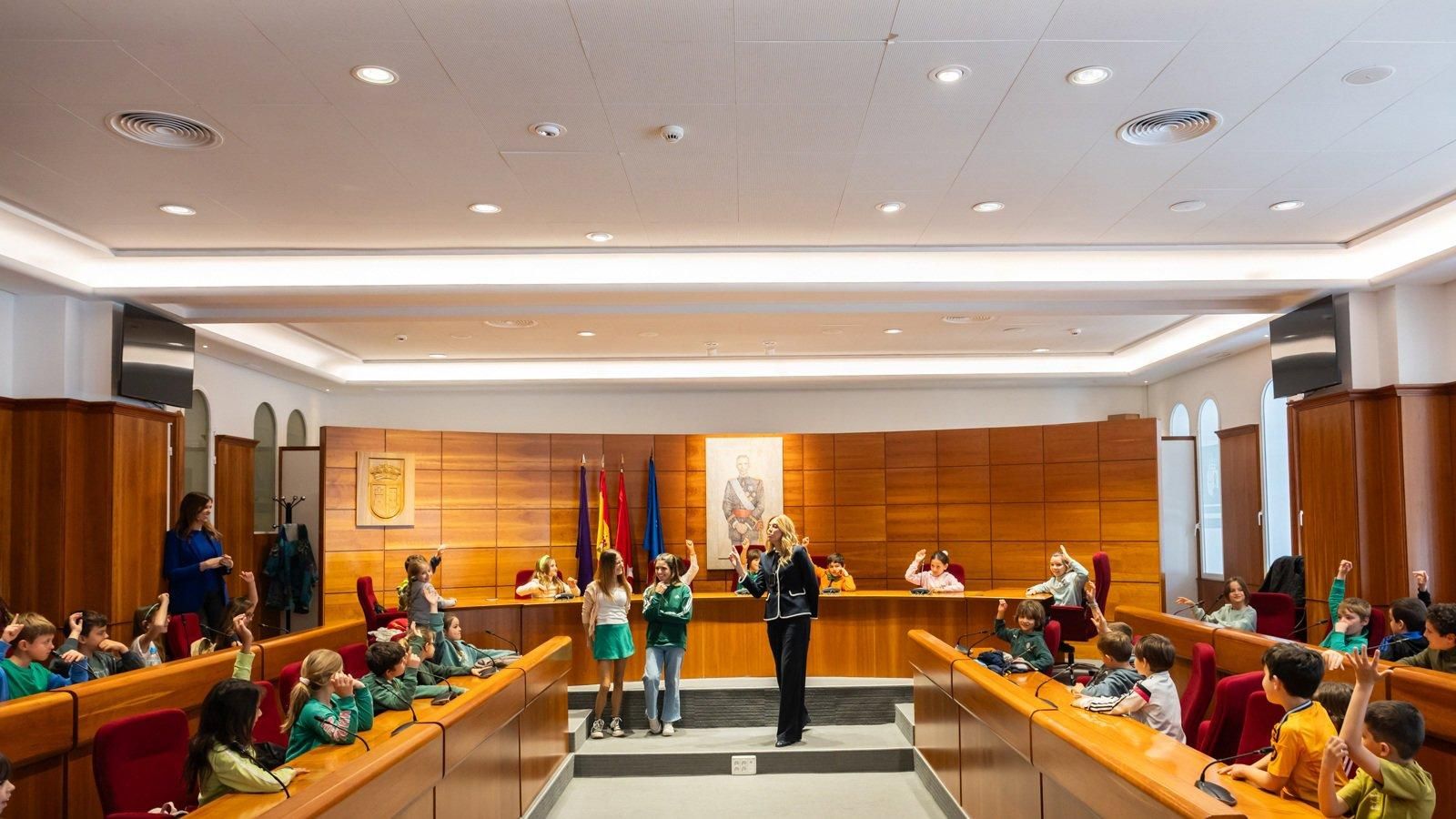 Pozuelo acerca su Ayuntamiento a 800 escolares con visitas educativas