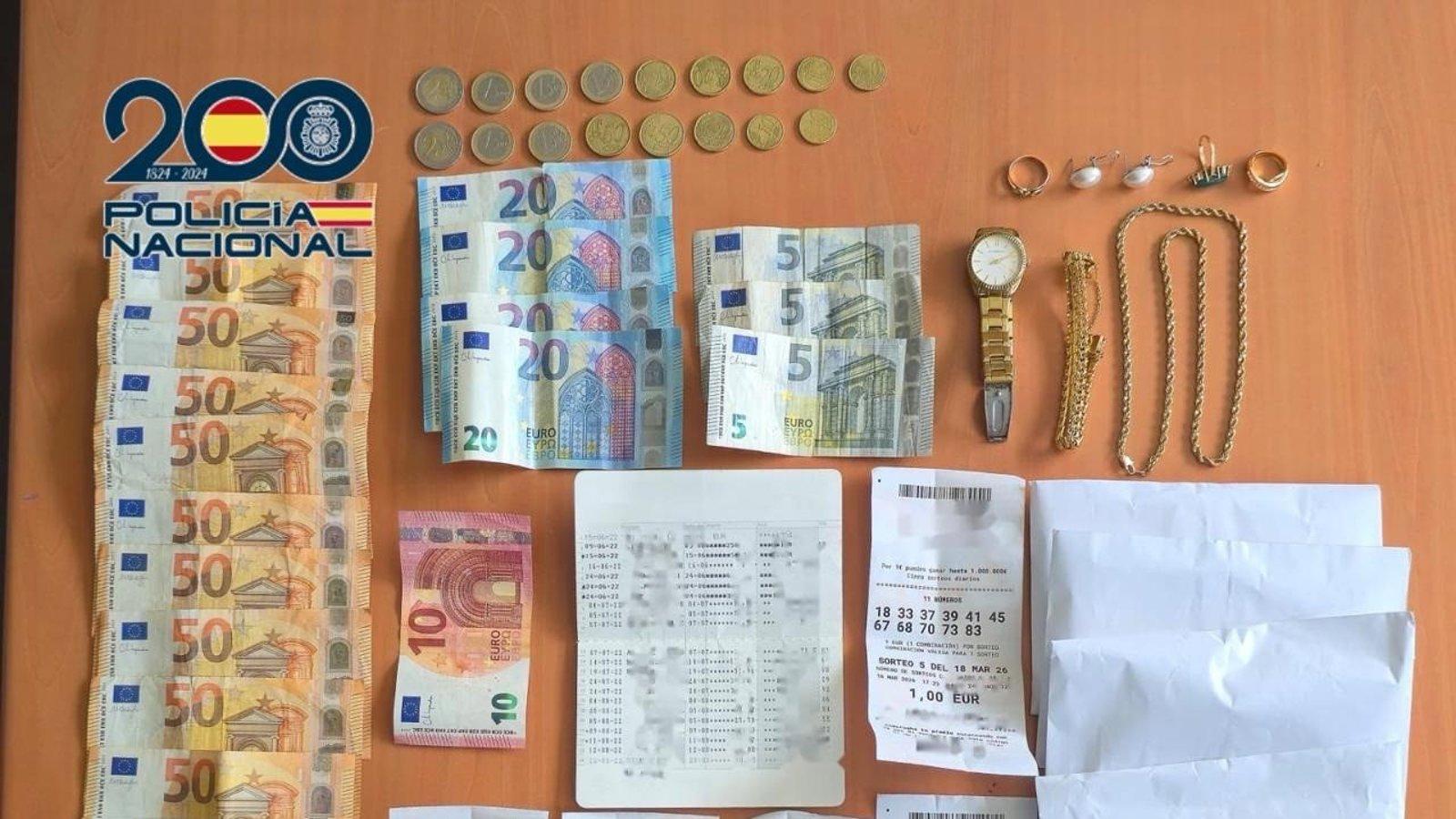 Detenidos en Usera dos hombres y una mujer por intentar estafar a ancianos con el ‘tocomocho’