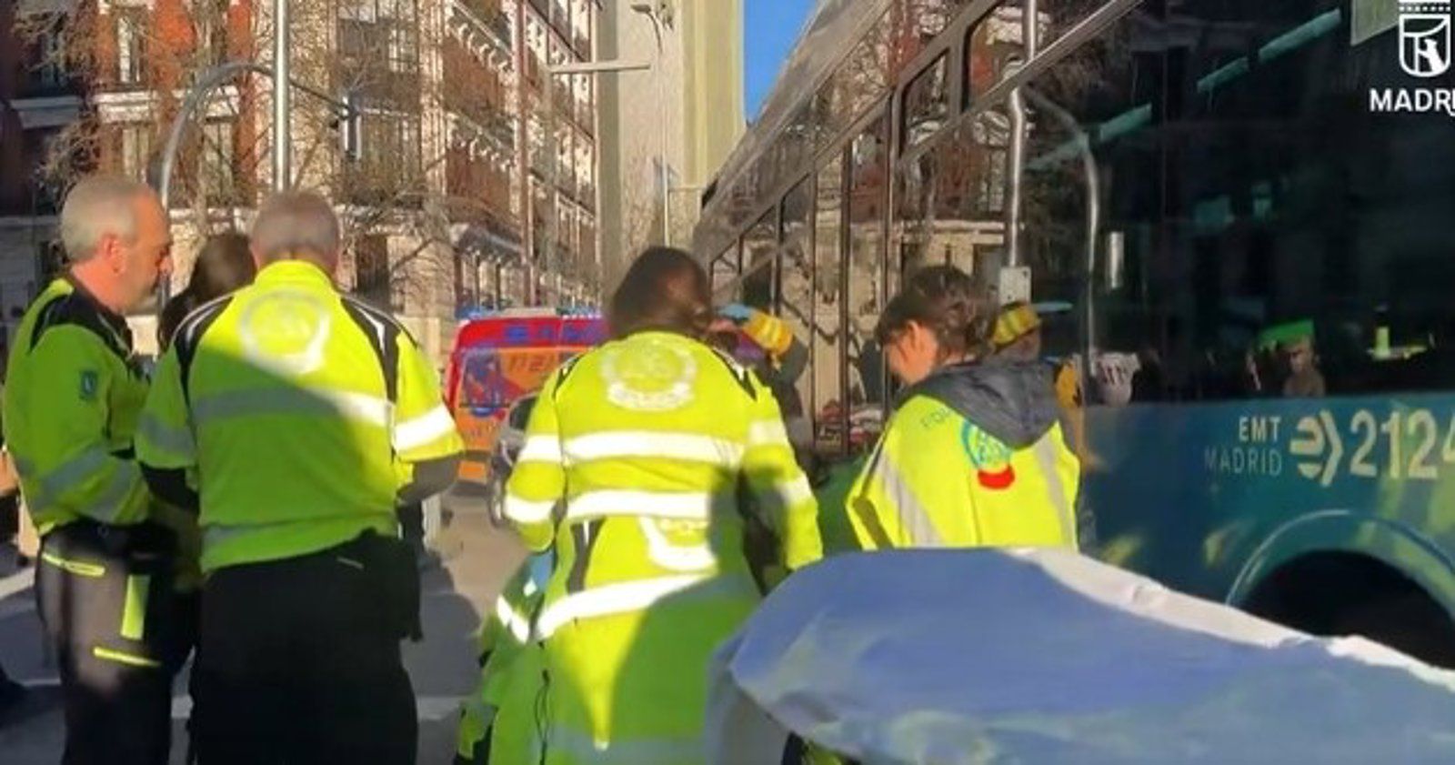 Una mujer de 81 años, herida grave tras ser atropellada por un autobús en la avenida Felipe II