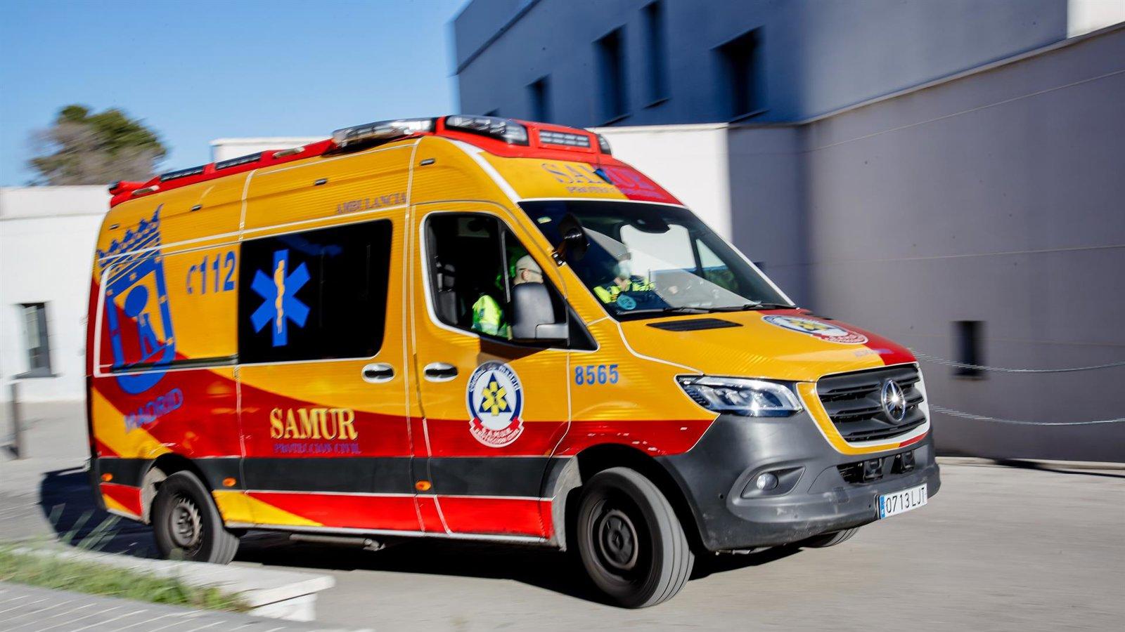 Un motorista de 35 años, herido grave tras una colisión frontal con un turismo en San Blas-Canillejas